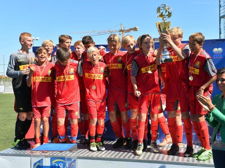 Imagen de los chicos sub 14 del FC Nordsjaylland que han ganado el campeonato 