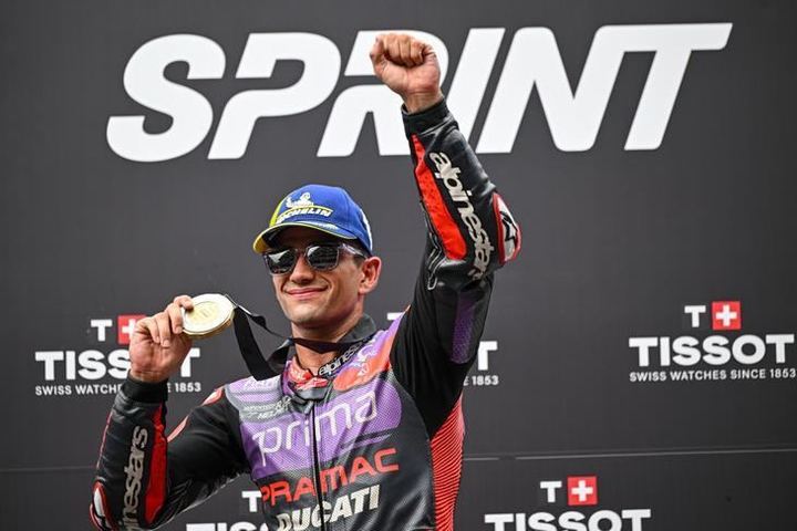 Pantalla gigante en Sanse para apoyar a Jorge Martín en la última cita del Mundial de MotoGP