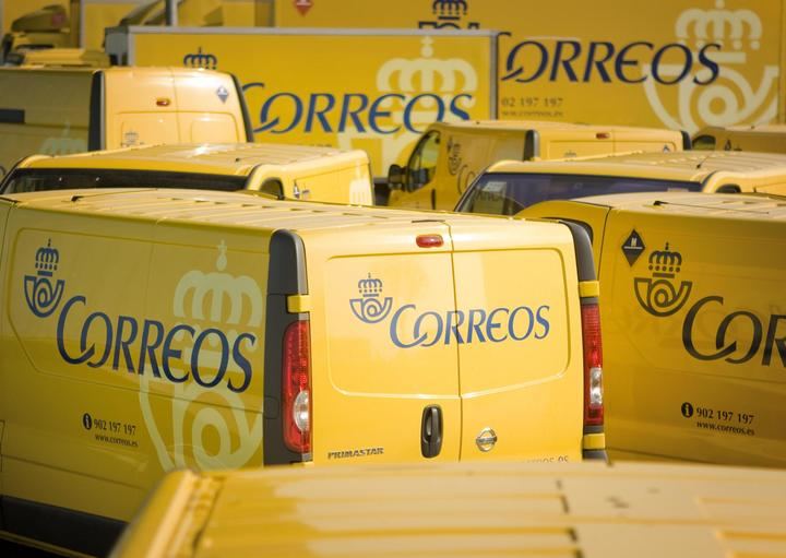 Carrefour estrena una oficina de CORREOS en su línea de cajas de San Sebastián de los Reyes