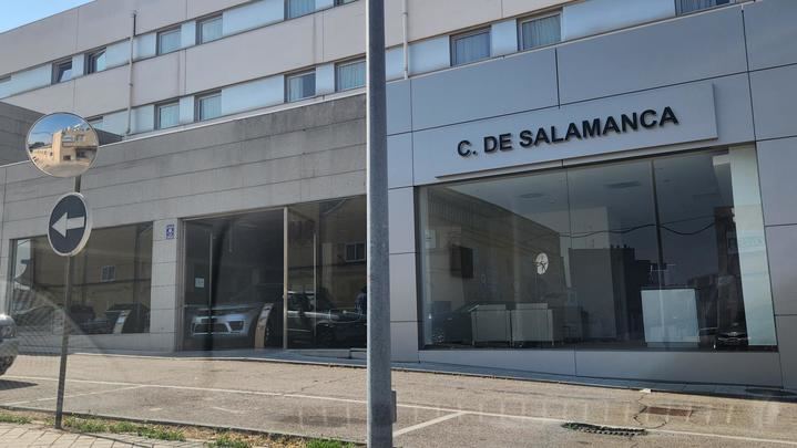 El incendio en el garaje de un concesionario de Jaguar obliga a desalojar el hotel Holiday Inn de Alcobendas